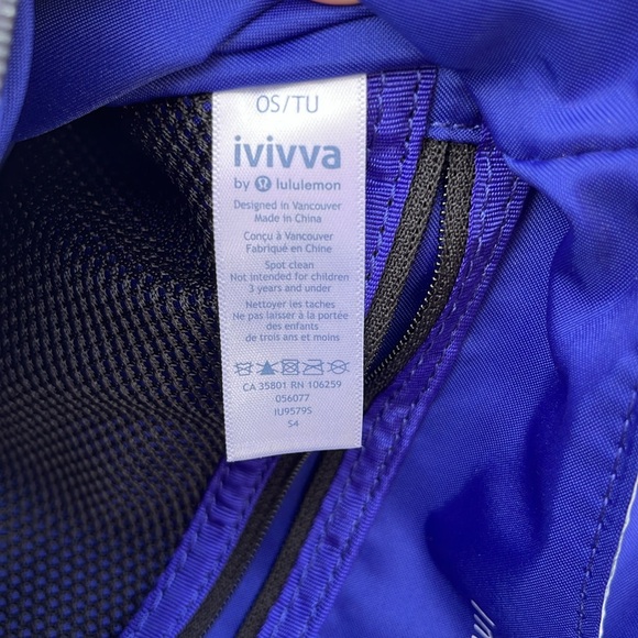 - Ivivva cross body bag with an adjustable strap - Picture 6 of 6